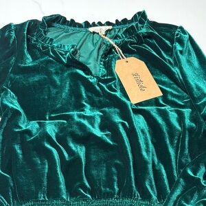 Listicle Emerald Velvet Blouse